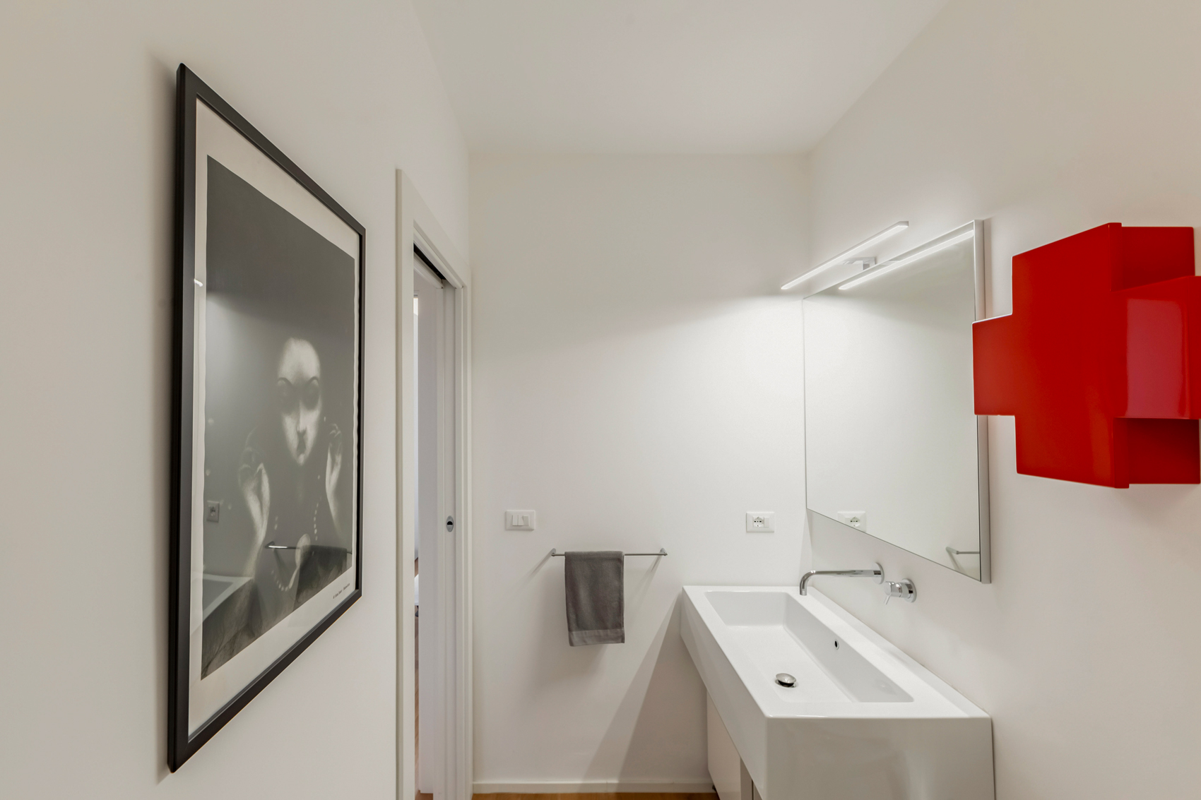 bertelli-bathroom-entry